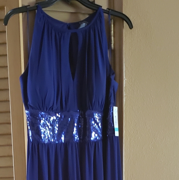 Full length gown - Picture 3 of 4